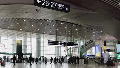 广州地铁站人流拥挤视频的预览图